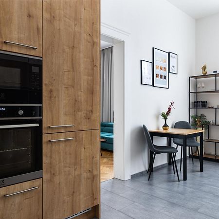 פראג Stay2Gether City Buzz Apt - O2 Arena - Sleeps 6 מראה חיצוני תמונה