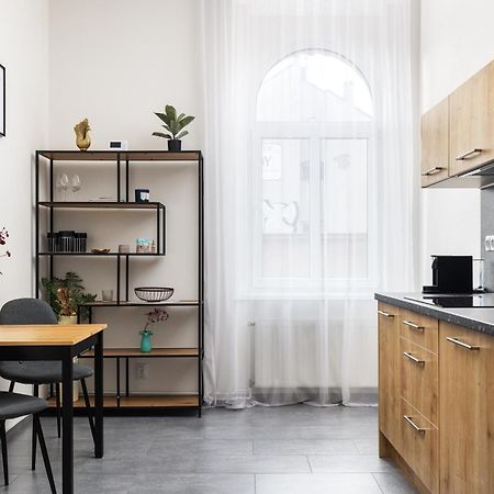 פראג Stay2Gether City Buzz Apt - O2 Arena - Sleeps 6 מראה חיצוני תמונה